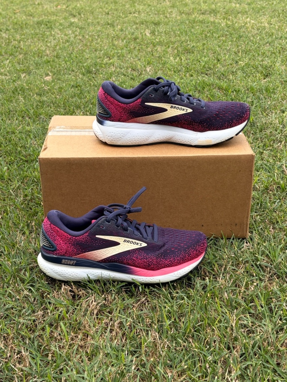 Brooks Women's Running Sneakers - Navy and Pink Gradient